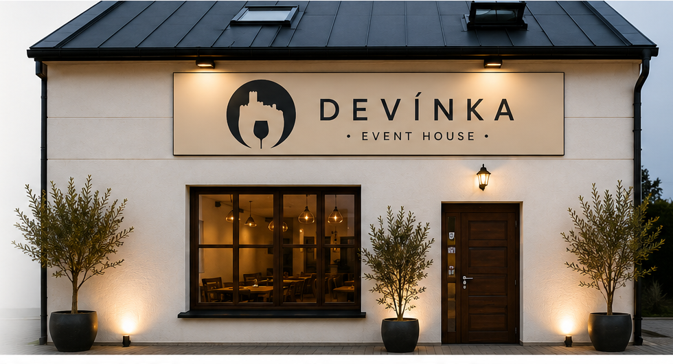 Budova Devínka Event House s príjemne nasvieteným vstupom